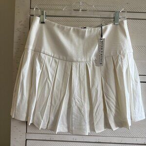 NWT ALICE & OLIVIA EMILIE BOX PLEATE SKIRT OFF WHITE SZ 8